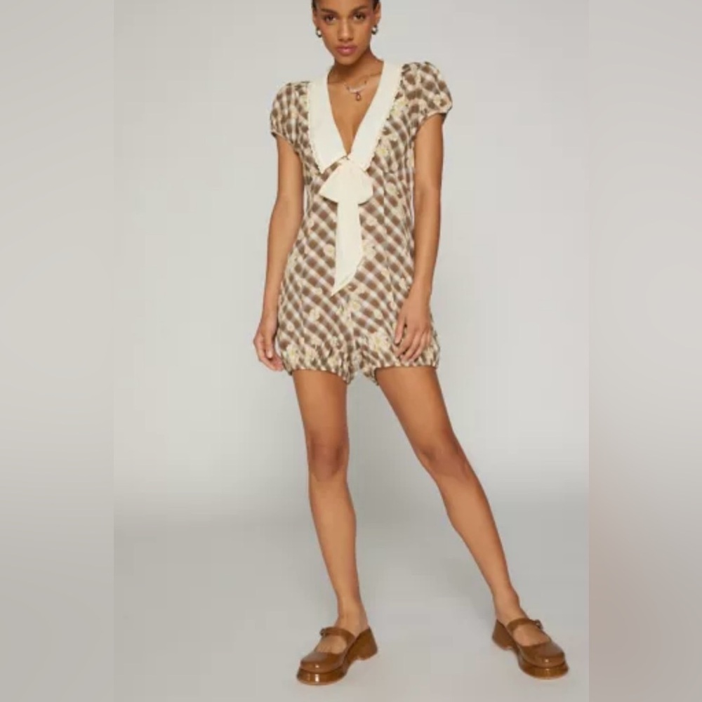 Kimchi Blue Giovanna Collared Retro Print Romper in Neutral NWOT